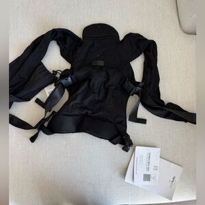 Black Tushbaby snug attachment